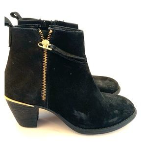 Steve Madden black booties 7.5